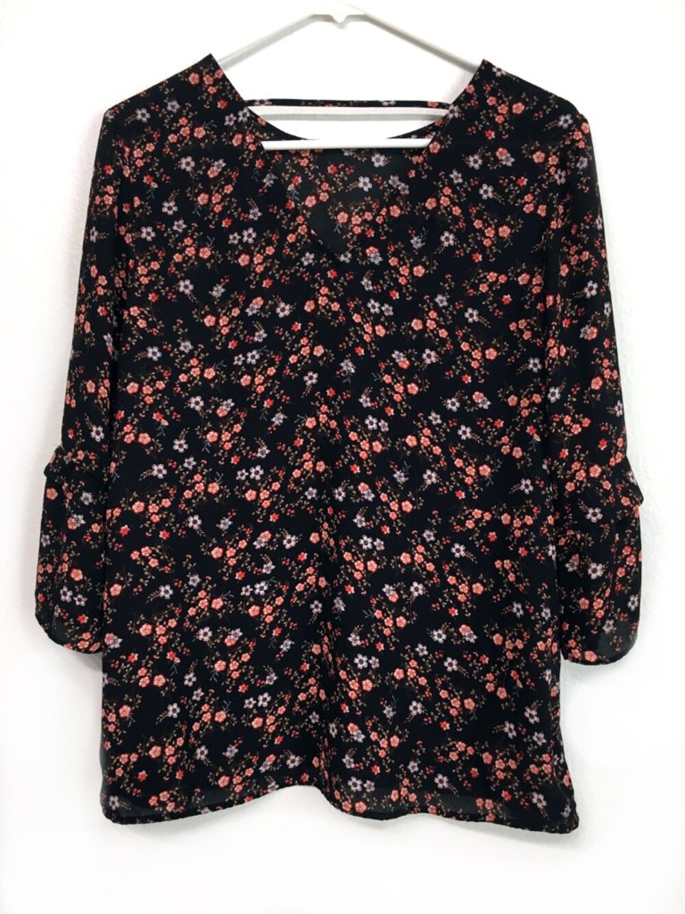 Women's Floral Blouse Size Medium by DR 2 - Picture 2 of 4